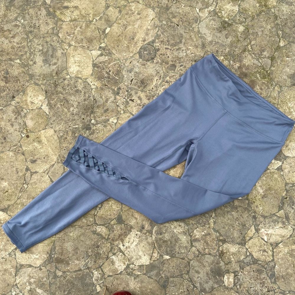 Justfab Active steel blue capris with ribboned calves